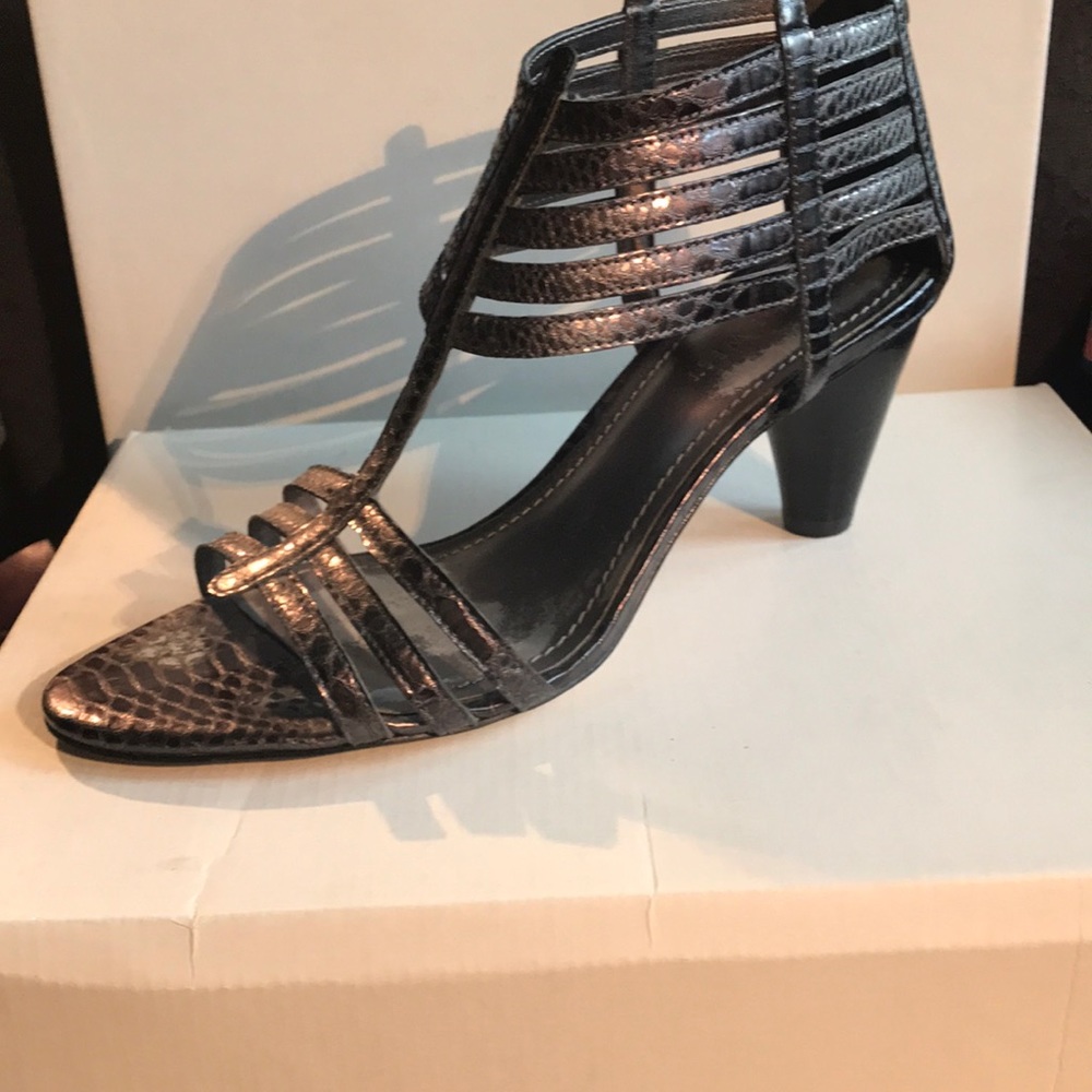 Sandals - Picture 2 of 4